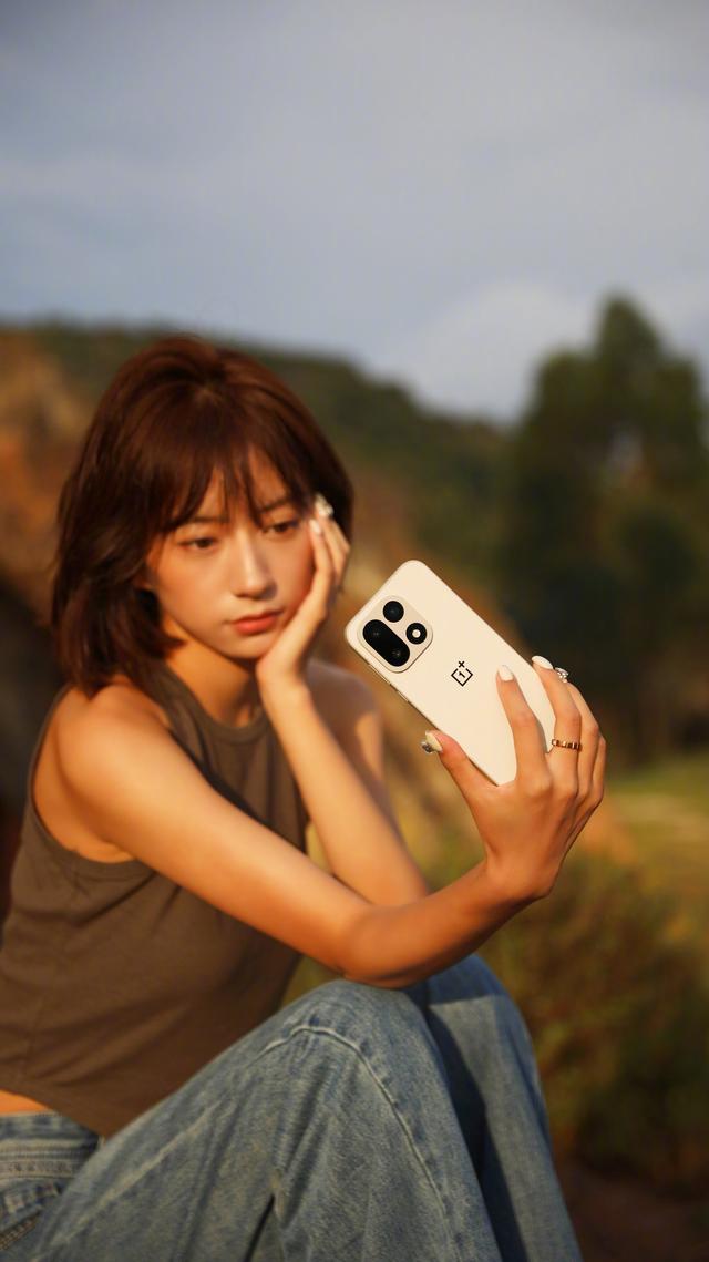 OnePlus 15规格与产品图像在发布前泄露