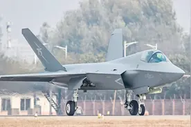 中国空军公开歼-35A隐形战机，专家：标志着中国进入双隐形战机时代图片