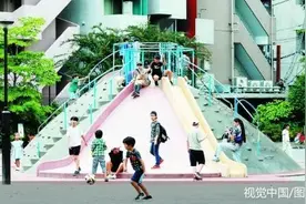 日本年度出生人数跌破70万图片