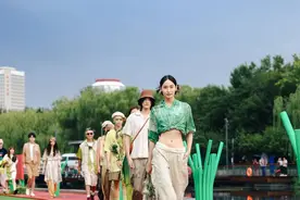“植物系穿搭”为何这么火？博主达人呈现时尚趋势秀“拥抱自然”图片