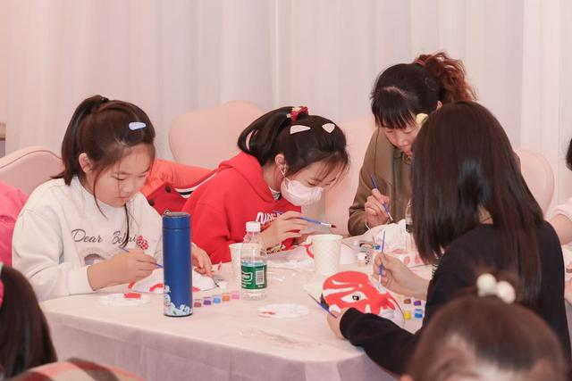 区文旅局联合泡泡玛特推出新春主题系列活动 “非遗+潮玩”解锁别样“年味”