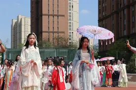 济南高新区东城逸家小学举办首届“传承华夏 弘扬文明”中国华服日活动图片