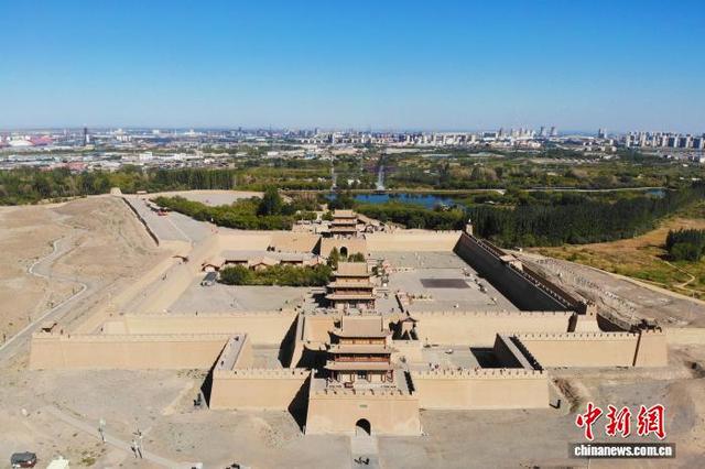 嘉峪关关城文物景区吸引游客