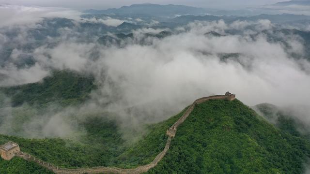 雨涤燕塞千峰晓 云涌金城万堞浮