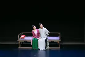 张国立邓婕与87版《红楼梦》演员联合出演，这版《我爱桃花》大胆创新图片
