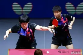 热搜爆了！王楚钦赛前更换球拍，胶皮疑被掰开！本人和国际乒联最新回应图片