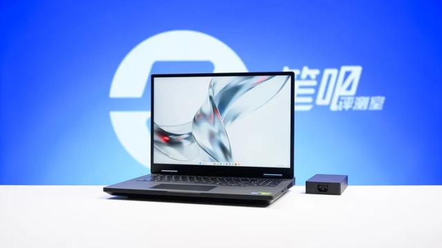 聊一款新上市的「灯效酷炫游戏本」
