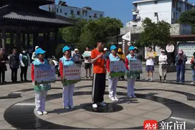 镇江：快闪点亮新时尚，垃圾分类也多彩图片