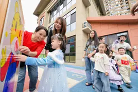 幼儿园的奇妙之旅：“星”朋友牵手火炬娃图片