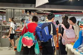 记者观察：青少年热衷“买谷子”，他们到底在买什么？图片
