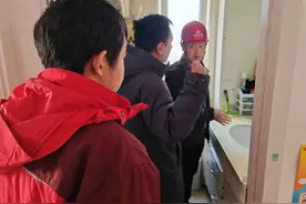 居民家中水管频繁爆裂，社区追根溯源破解水压“困局”图片