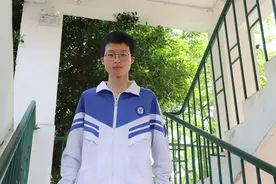 写字速度慢一半、一年打100针，自贡“玻璃男孩”高考考出个人最好成绩图片