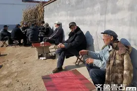 墙根儿，晒太阳的那些人图片
