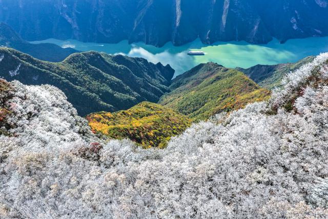 雪润巫峡