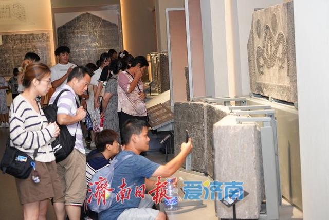 抓住暑期“尾巴”探寻馆藏文物里历史与文化的盛宴