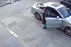 扬州一车主不慎丢失车钥匙被大爷捡走，知情人：重配要1万5，已报警图片
