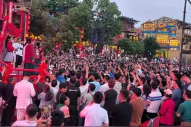 “王婆”武汉行首日：共促成7对牵手成功图片