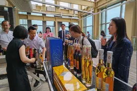 兰洽会上美酒成中外经贸合作新亮点图片