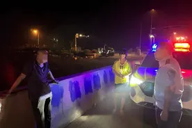 女孩凌晨出走 威海民警紧急寻回图片