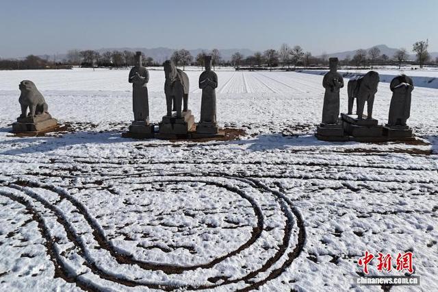 河南巩义宋陵冬景上新 小麦、初雪、石像生同框