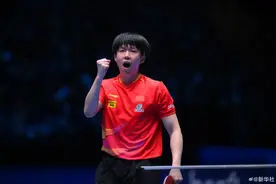 七局激战！王楚钦晋级世界杯四强经典动作重现，赛后采访现金句：最后一分能抽死我就给你了！图片