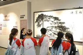 大学生与非遗铁画艺人面对面话匠心图片