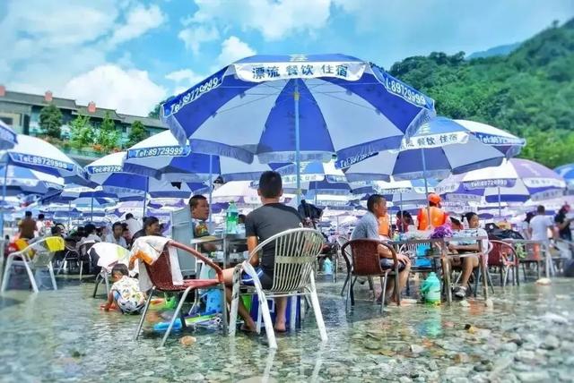 热得遭不住！一起去漂流啊