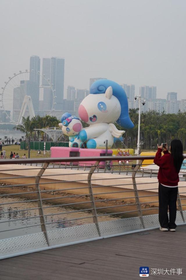 深圳一网红公园又“长”出巨型公仔？深圳是懂“去班味儿”的