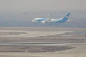 南航波音787执飞 天河机场第三跑道首迎宽体客机图片