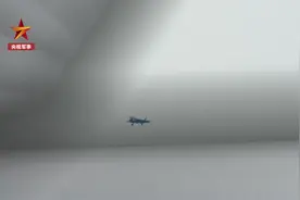 俄罗斯苏-57战机首次亮相中国 抵达珠海降落全过程→图片