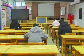 追光自习室成青年人“梦想充电站”图片