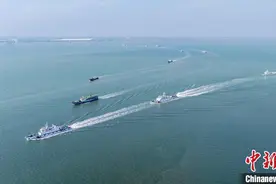 江苏沿海迎来“小开渔” 近500艘渔船相继驶向大海图片
