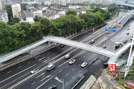 福州市区首座曲面人行天桥28日开放通行图片