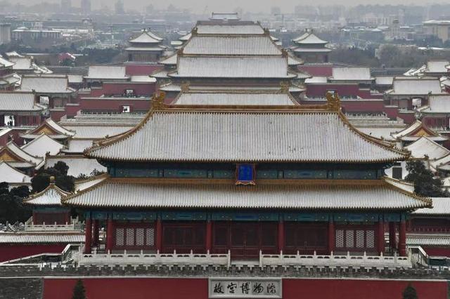 聚焦｜雪后京城，市民登景山瞰故宫