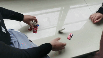 紧跟“潮流”？小学生为收集烟牌，冒险上高速……图片