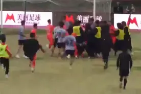 西部杯足球赛爆发大规模冲突 两队12名球员被全国停赛图片