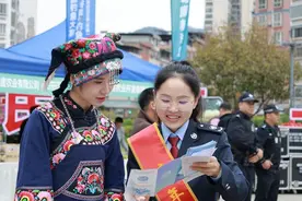 罗甸税务：走进“全国钓鱼大赛” 传递税惠好声音图片