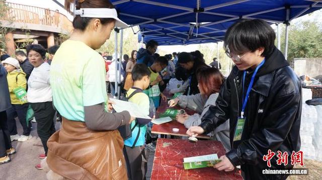 2025桂林漓江徒步大会吸引万人向漓江而行