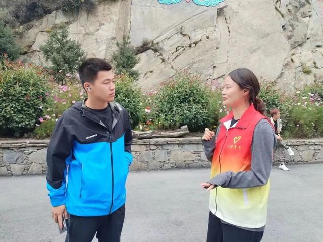 您的诗与远方，他们都始终在场——致敬国庆里的阿坝守护色