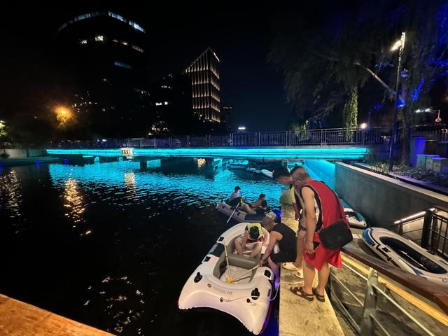烟火气+文艺范+松驰感！年轻人花式解锁京城仲夏夜