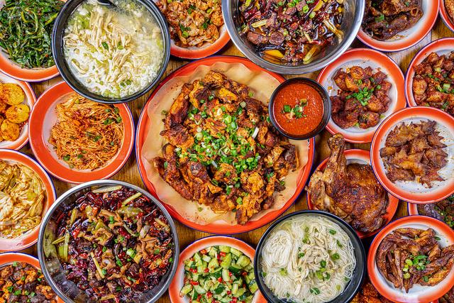 当喀斯特遇见阿尔卑斯：EHL携手贵州文旅，打造“服务驱动型”世界级山地旅游目的地