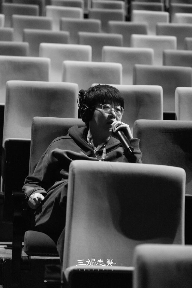 化妆是件衣服，男女也是件衣服｜专访