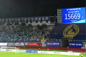 苏超十三太保从球场卷到天上图片