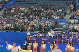 当戏曲元素遇到劲歌热舞，浙江蕞红拉拉队站上亚洲大舞台图片