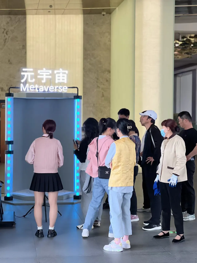 跟着蒙曼，聆听秦淮的桨声灯影