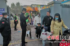 包头公安：“公安+学校+家长+义警” 守护平安校园图片