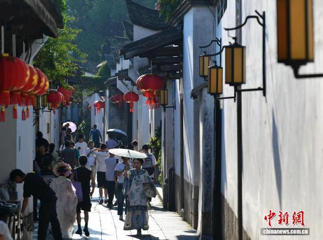 国庆中秋假期 福州坊巷吸引游客