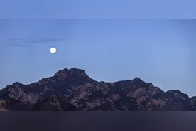 见过清晨的泰山日出 但你见过泰山月落吗？图片