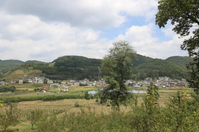 修文县双堡村：丰富文化遗产遗迹迎客来