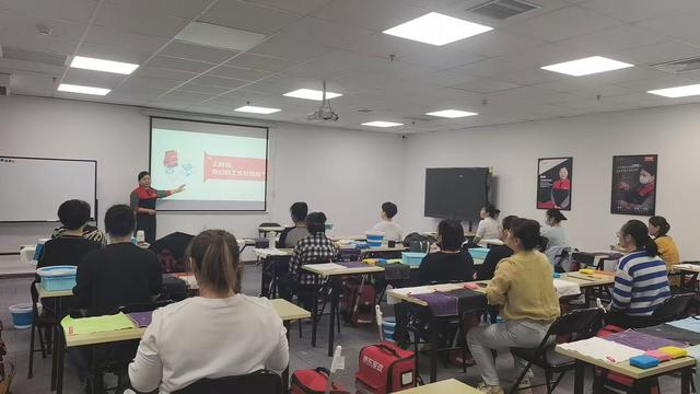 “北京榜样•最美互联网从业者”提名人选｜张晶：在家政服务中找到人生意义